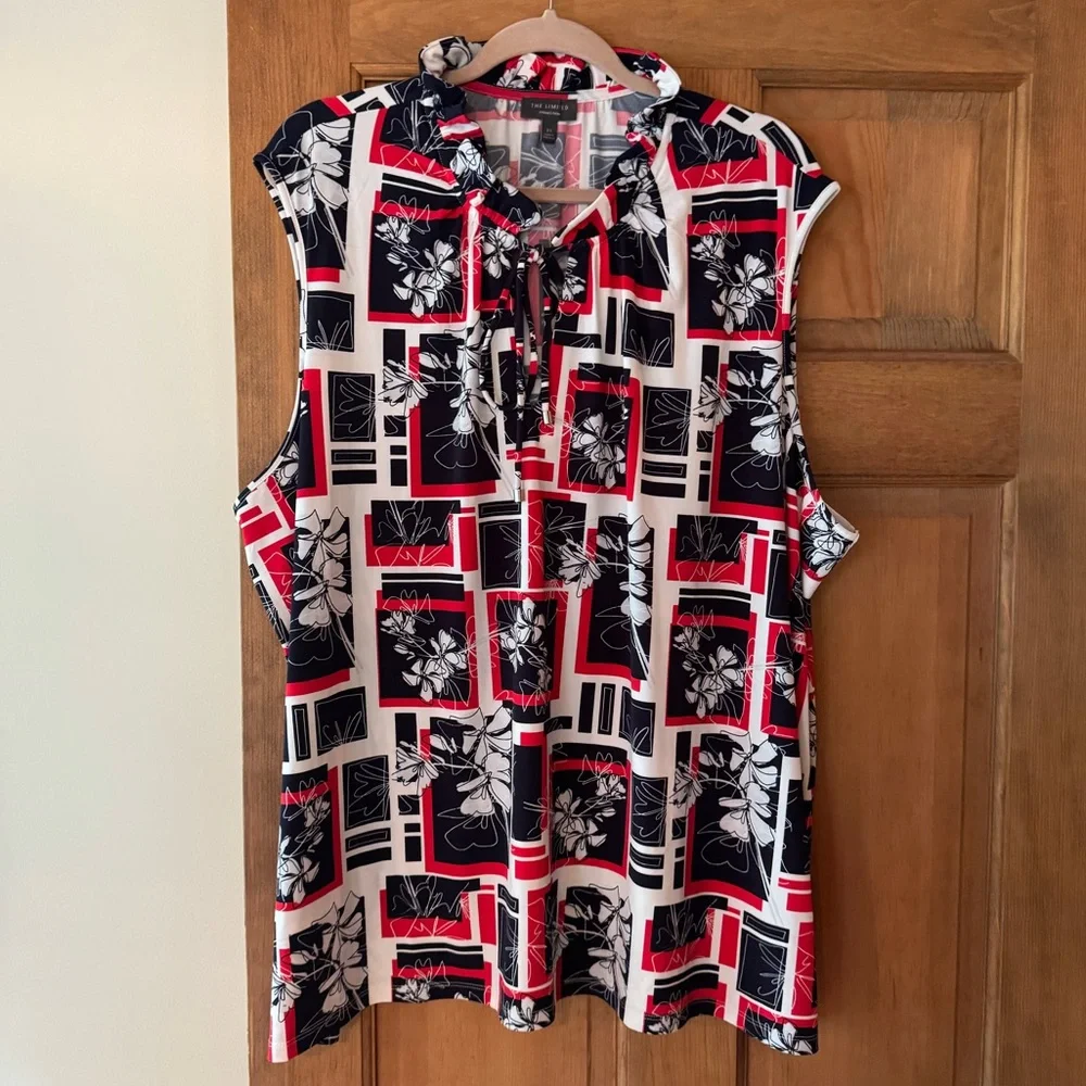 ♻️ LAST CHANCE! The Limited Red/White/Blue Floral-Geo Print Tie Neck Top - Picture 1 of 16